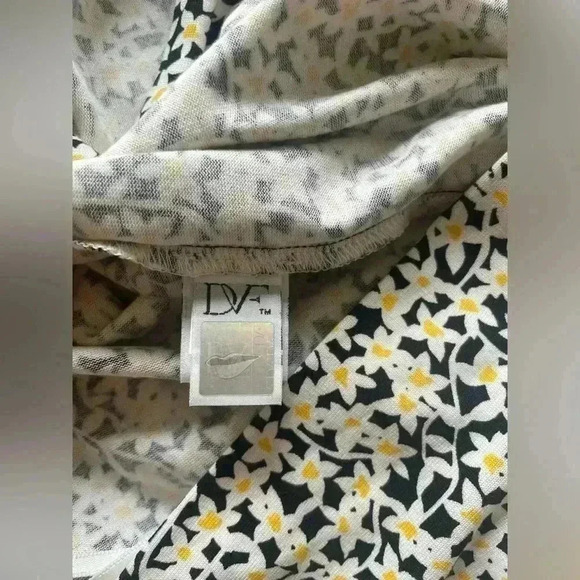 Diane von Furstenberg Daisy Tiny Black Wrap Dress 6 Midi Short Micro Floral $398 - Picture 8 of 9